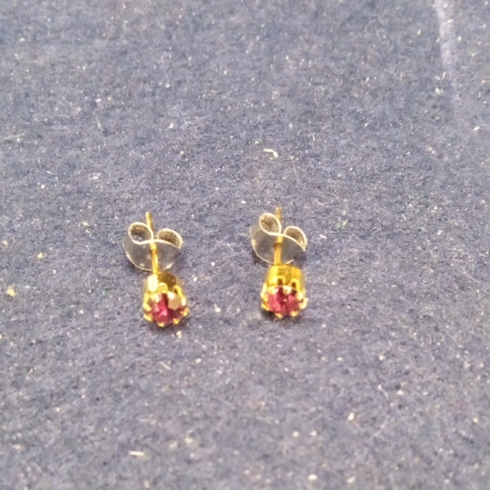Elegant Goldtone and Red Ruby Stud Earrings. Vintage